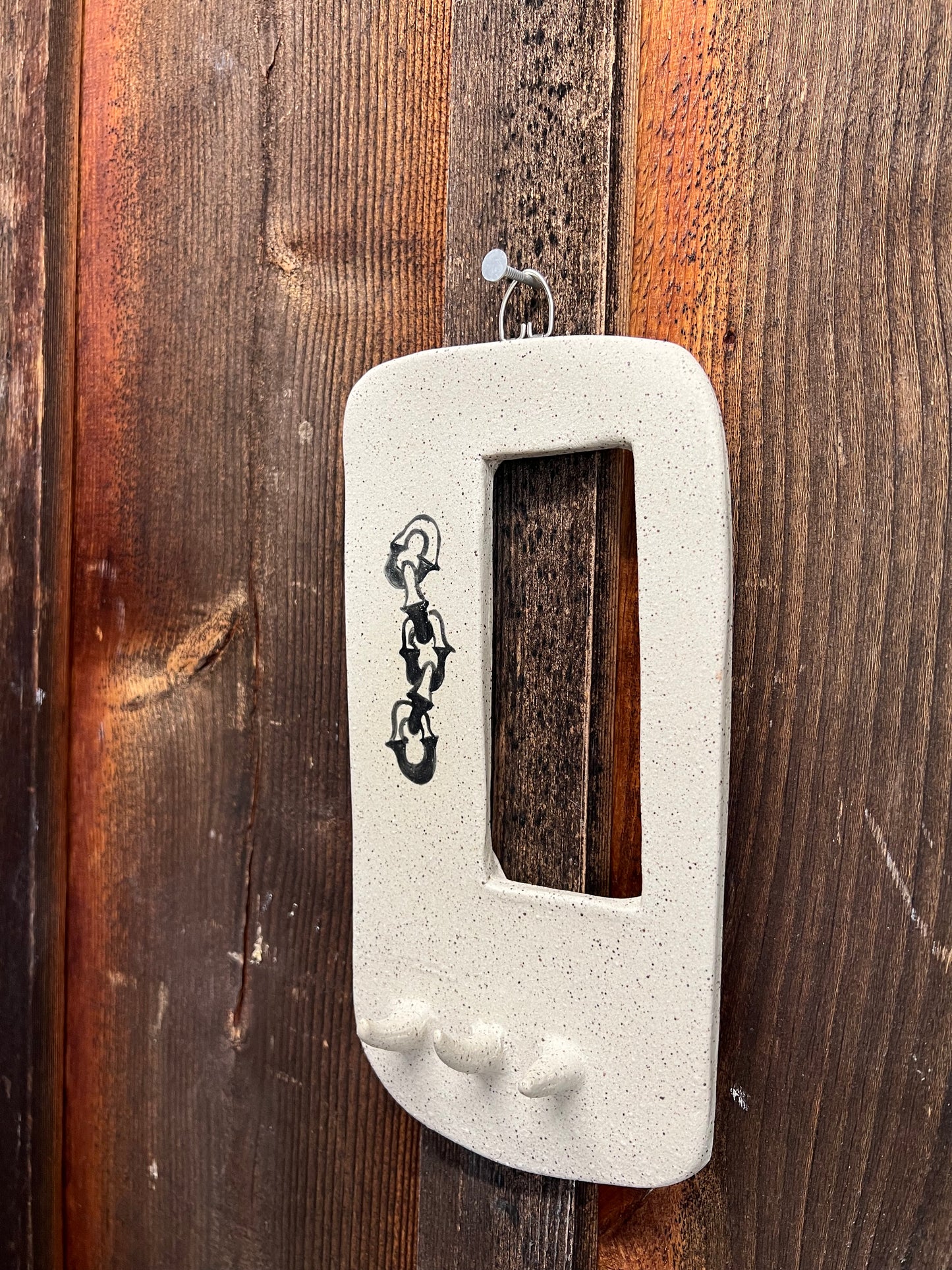 Chain Picture Frame with Spiked Hooks